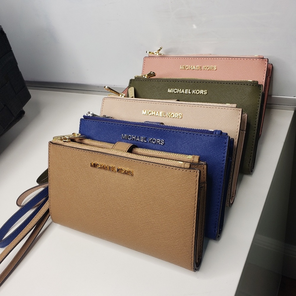 BNWT Michael Kors Wristlet/ Wallet